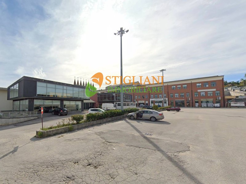 Immobile commerciale in Vendita a Campobasso, 130'000€, 200 m²