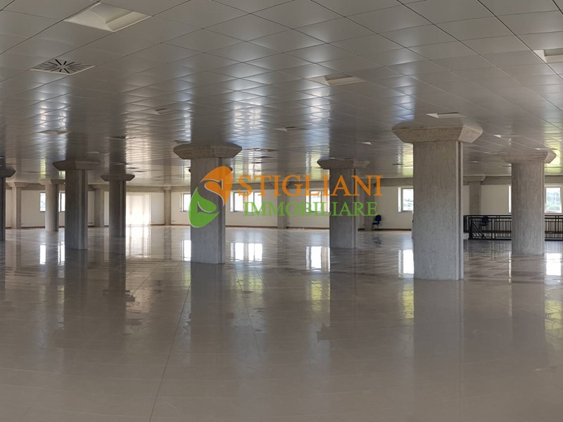 Immobile commerciale in Affitto a Campobasso, 1400 m²