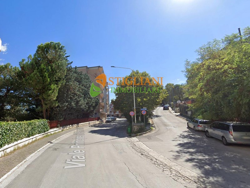 Immobile commerciale in Vendita a Campobasso, 170'000€, 220 m²