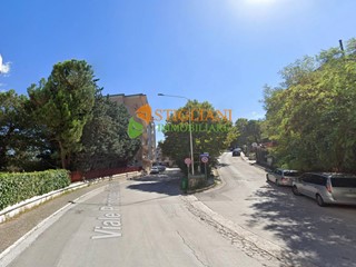 Immobile commerciale in Vendita a Campobasso, 170'000€, 220 m²