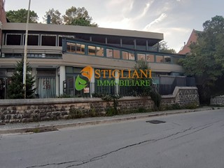 Immobile commerciale in Vendita a Campobasso, 235'000€, 170 m²