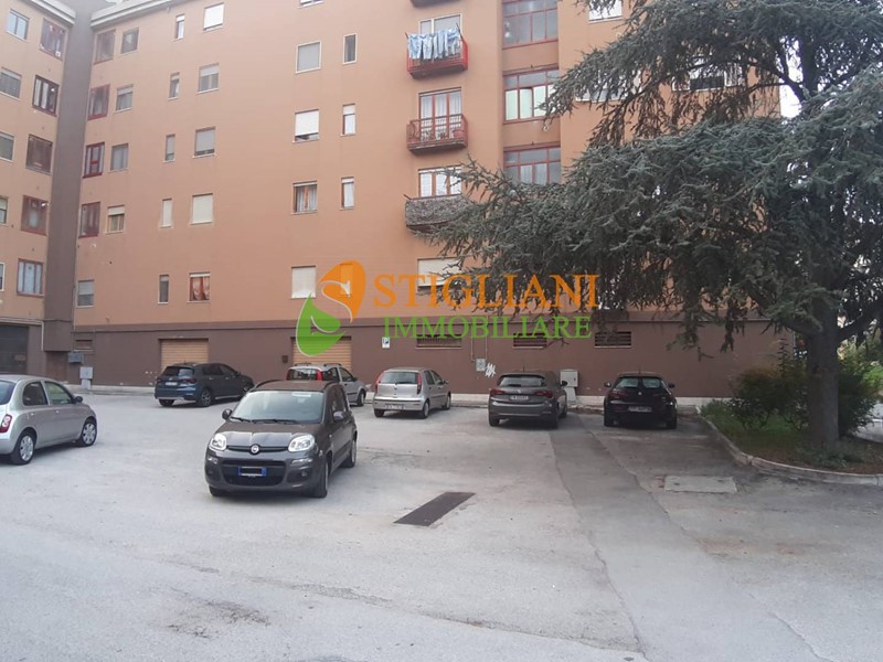 Immobile commerciale in Vendita a Campobasso, 45'000€, 110 m²
