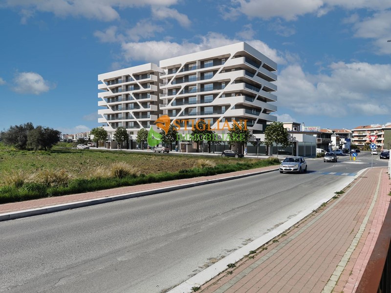 Immobile commerciale in Vendita a Termoli, 1500 m²