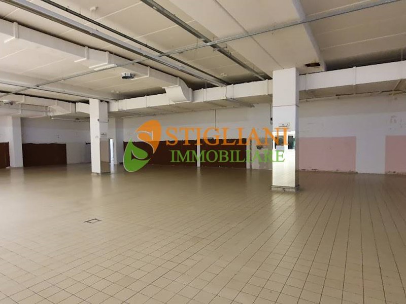 Immobile commerciale in Vendita a Teramo, 6000 m²