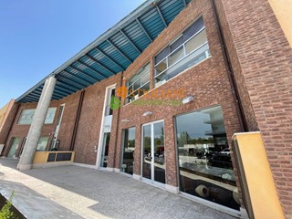 Immobile commerciale in Vendita a Campobasso, 229'000€, 340 m²