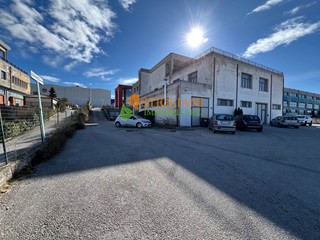 Immobile commerciale in Vendita a Campobasso, 270'000€, 470 m²