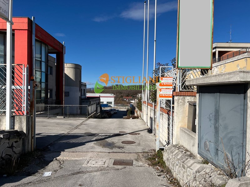 Immobile commerciale in Affitto a Campobasso, 1'500&euro;, 330 m²