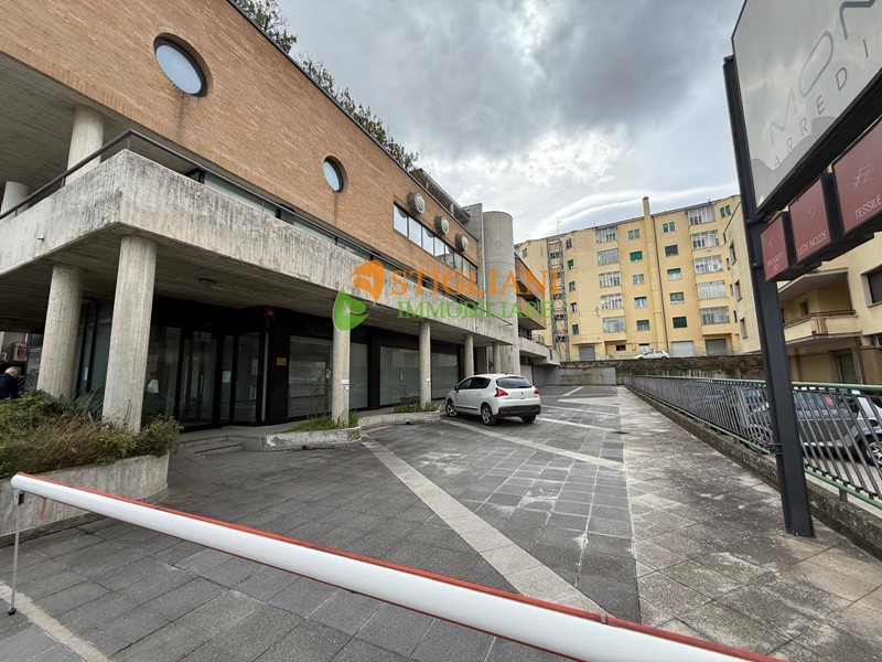 Immobile commerciale in Affitto a Campobasso, 800 m²