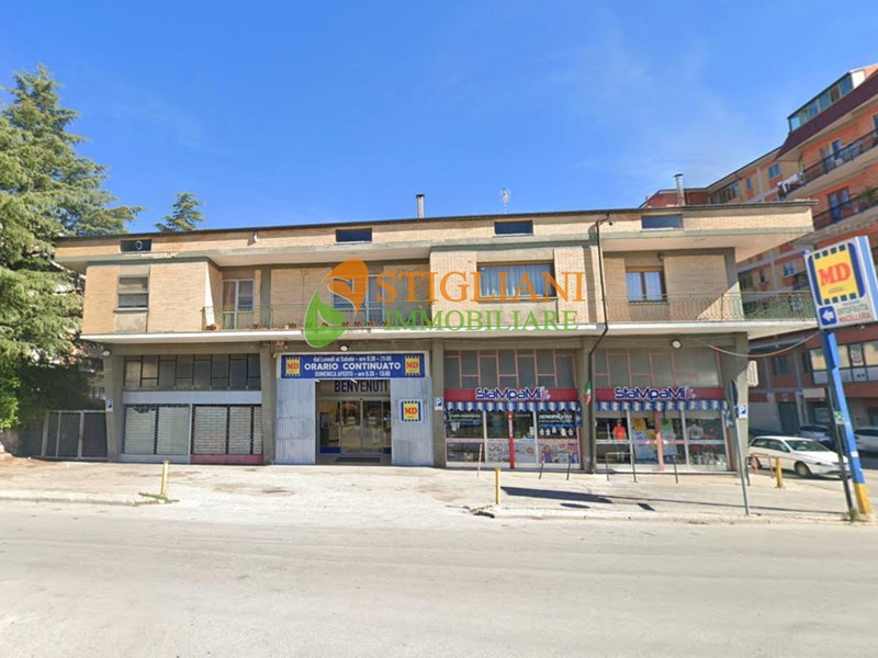 Immobile commerciale in Vendita a Campobasso, 1200 m²