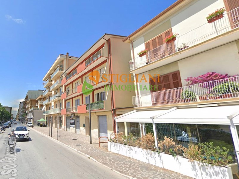 Immobile commerciale in Vendita a Isernia, 190'000&euro;, 90 m²