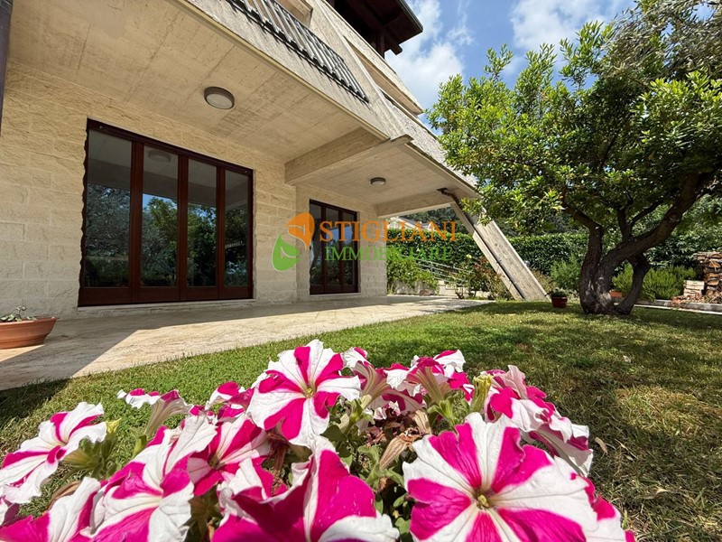 Casa Semi Indipendente in Vendita a Campobasso, 285'000€, 250 m²