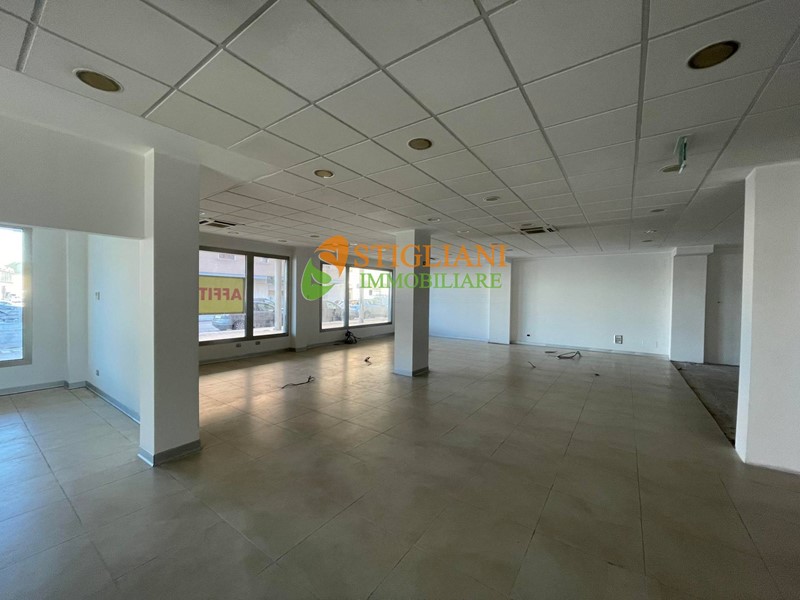 Immobile commerciale in Vendita a Campobasso, 300 m²