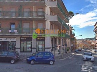 Immobile commerciale in Vendita a Campobasso, 400 m²