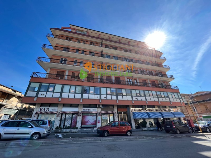 Ufficio in Affitto a Campobasso, 700 m²