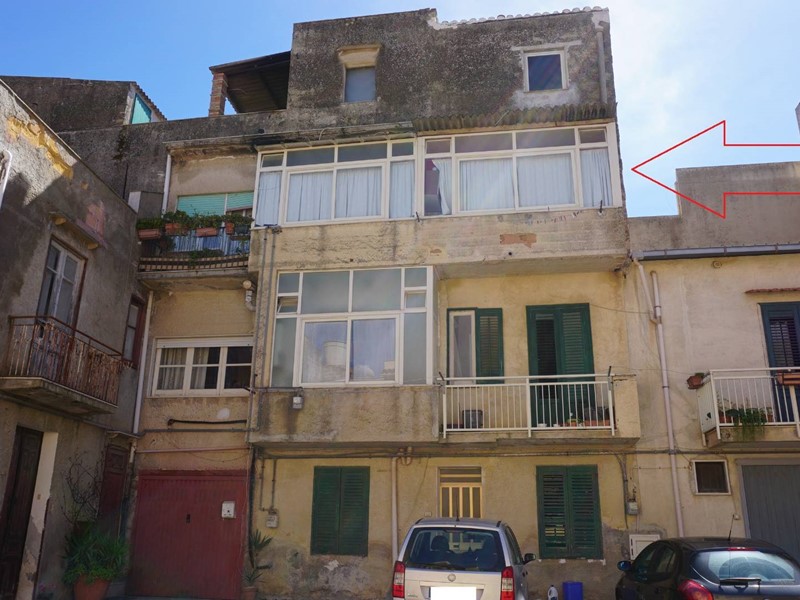 Appartamento in Vendita a Castelvetrano, 25'000&euro;, 150 m²