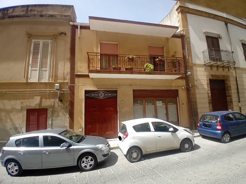Casa Indipendente in Vendita a Castelvetrano, 148'000&euro;, 360 m², con Box