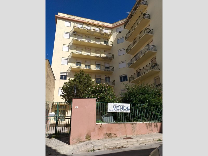 Ufficio in Vendita a Castelvetrano, 360'000&euro;, 900 m²