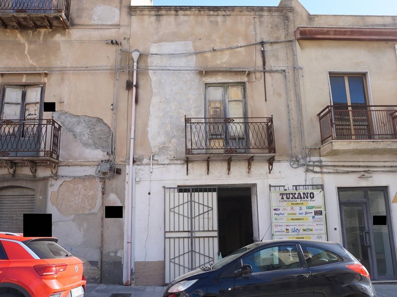 Immobile commerciale in Vendita a Castelvetrano, 12'000&euro;, 135 m²