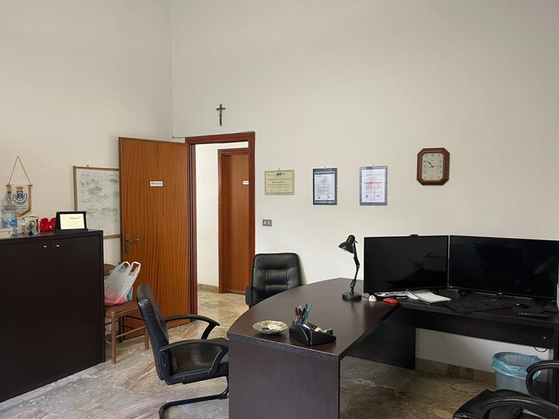 Ufficio in Vendita a Castelvetrano, 78'000&euro;, 320 m²