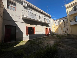 Casa Indipendente in Vendita a Castelvetrano, 35'000&euro;, 180 m²