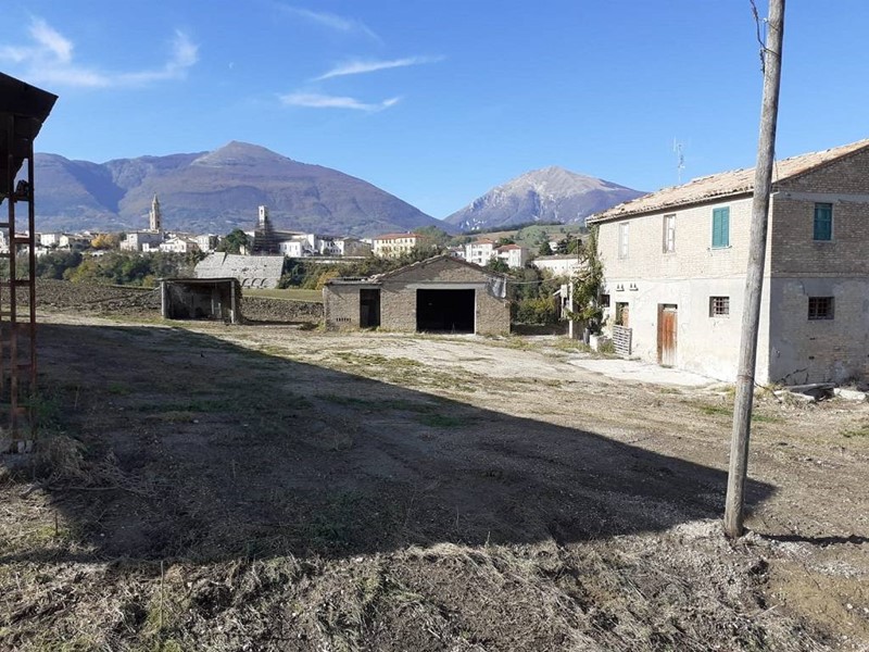 Rustico in Vendita a Campli, 78'000€, 250 m²