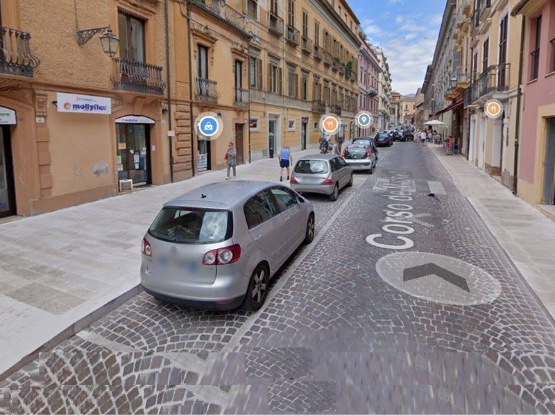 Immobile commerciale in Vendita a Teramo, 280'000€, 150 m²