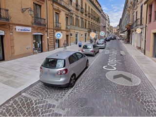 Immobile commerciale in Vendita a Teramo, 280'000€, 150 m²