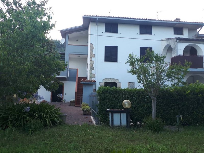 Casa Indipendente in Vendita a Civitella del Tronto, 130'000€, 240 m²