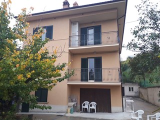 Casa Semi Indipendente in Vendita a Teramo, 230'000€, 280 m²