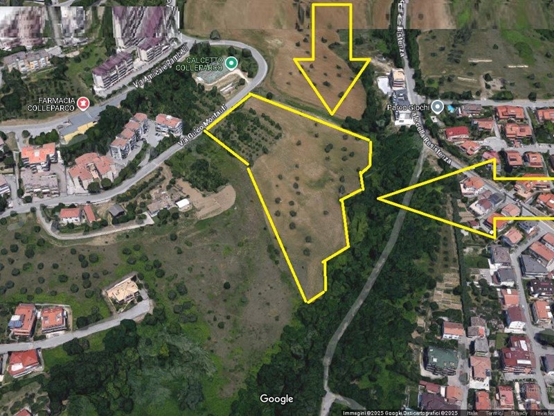 Terreno agricolo in Vendita a Teramo, 60'000€, 21770 m²