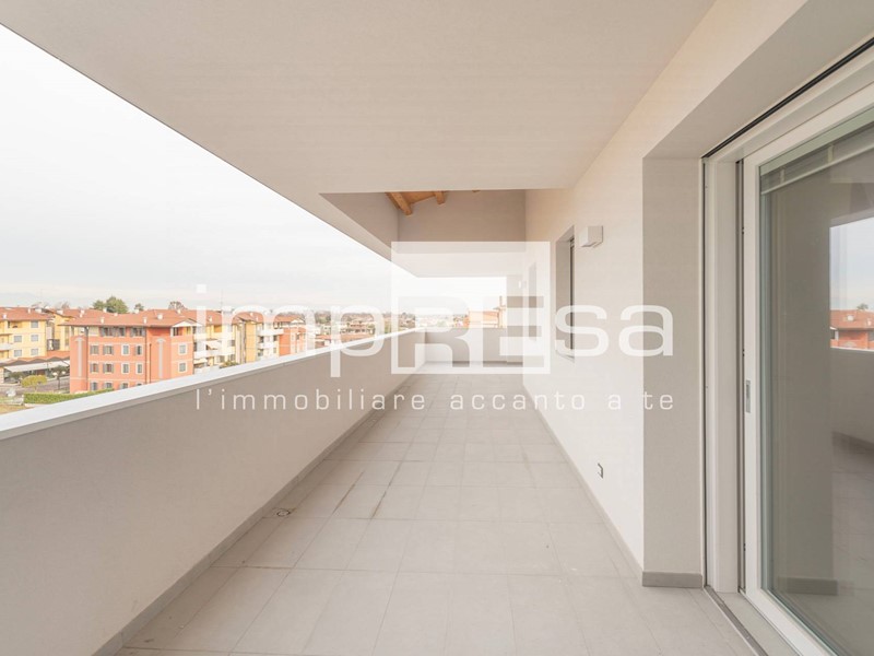Attico in Vendita a Azzano Decimo, 455'000€, 217 m²