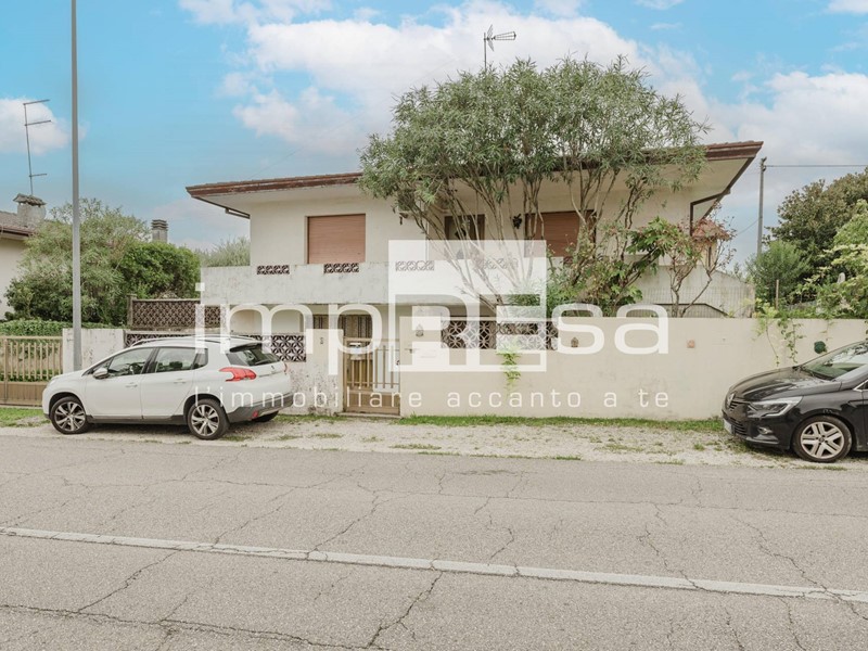 Casa Indipendente in Vendita a Cordenons, 200'000€, 156 m²