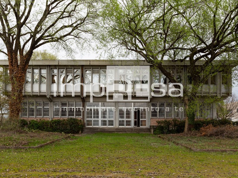 Magazzino in Vendita a Pordenone, 1'800'000€, 3400 m²