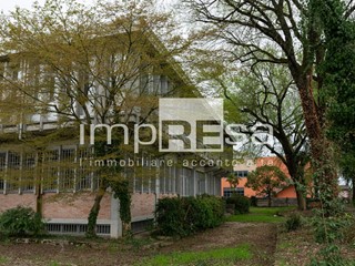 Magazzino in Vendita a Pordenone, 1'800'000€, 3400 m²