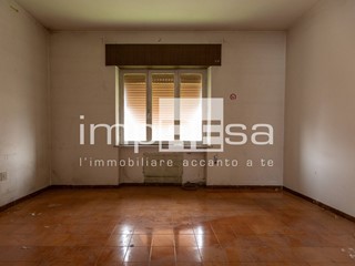 Quadrilocale in Vendita a Fontanafredda, 150'000€, 156 m², con Box