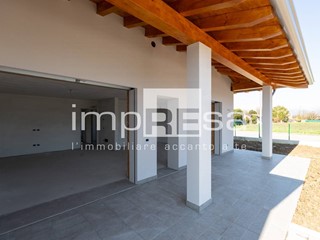 Villa in Vendita a Azzano Decimo, 430'000€, 165 m²