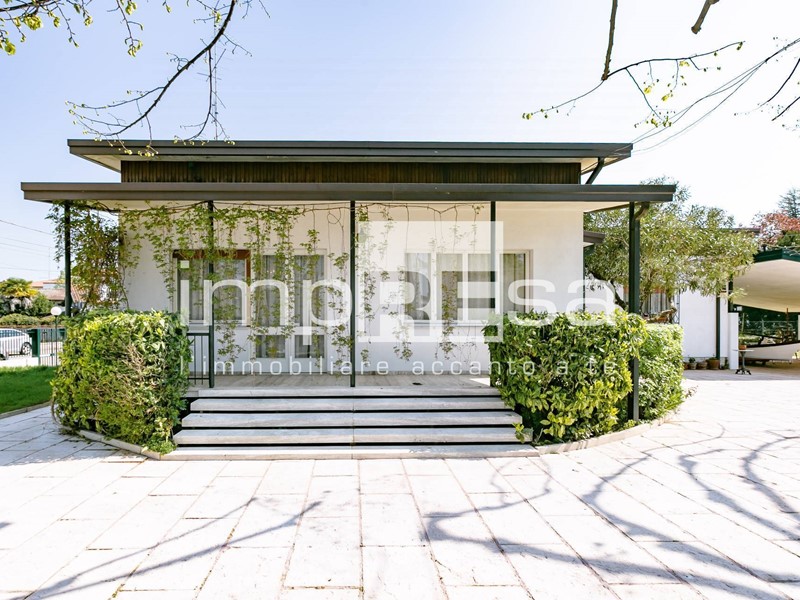 Villa in Vendita a Porcia, 400'000€, 265 m²