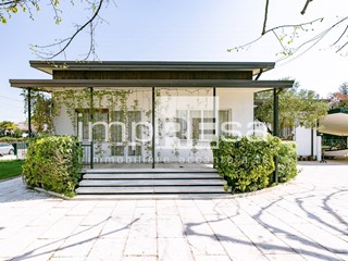 Villa in Vendita a Porcia, 400'000€, 265 m²