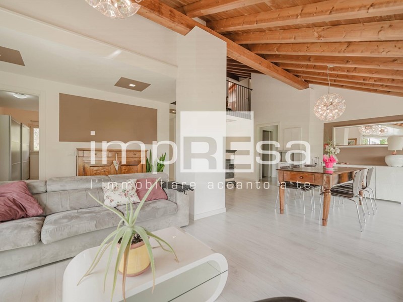 Casa Indipendente in Vendita a Cappella Maggiore, 470'000€, 223 m²