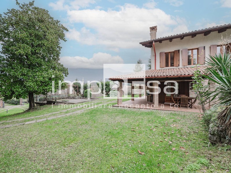 Villa in Vendita a Pieve del Grappa, 550'000€, 250 m²