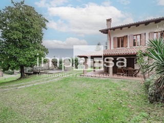 Villa in Vendita a Pieve del Grappa, 550'000€, 250 m²