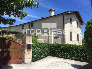 Rustico in Vendita a Castelcucco, 590'000€, 450 m²