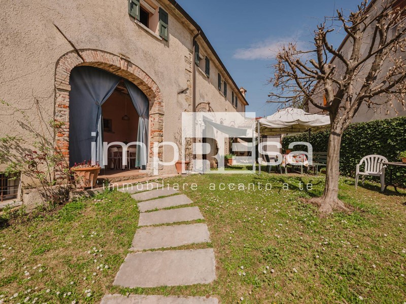 Rustico in Vendita a Castelcucco, 590'000€, 450 m²