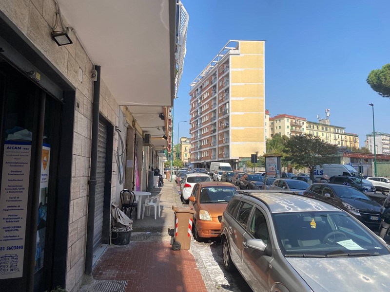 Negozio in Vendita a Napoli, 100'000€, 35 m²