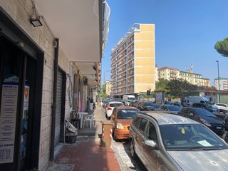 Negozio in Vendita a Napoli, 100'000€, 35 m²