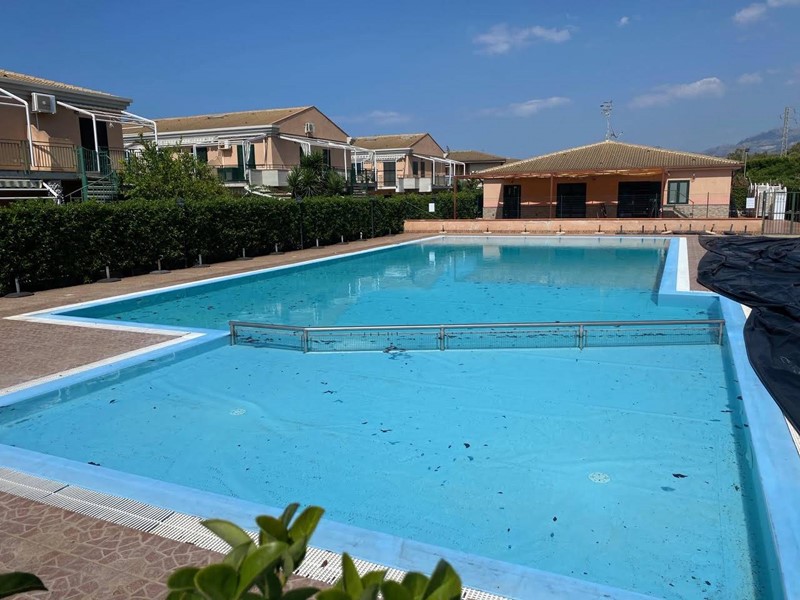 Villetta a schiera in Vendita a Campofelice di Roccella, 100'000€, 44 m²