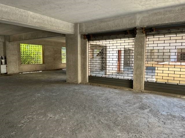 Immobile commerciale in Vendita a Palermo, 360'000€, 1350 m²