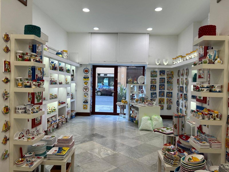 Immobile commerciale in Vendita a Palermo, 240'000€, 115 m²
