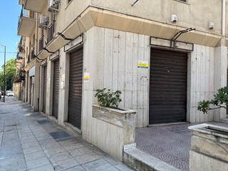 Immobile commerciale in Vendita a Palermo, 155'000€, 95 m²