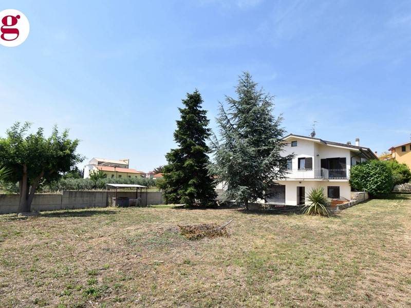 Villa in Vendita a Vasto, 335'000&euro;, 300 m²